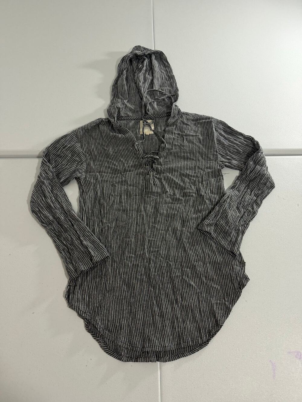 Rip Curl Womenβs XS Hooded Lace-Up Pinstripe Crinkle Top Long Sleeve
